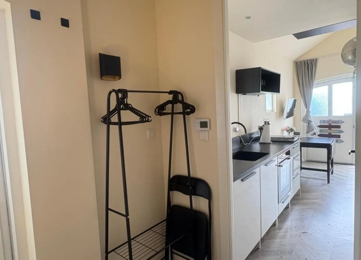 Renovated & Private Tinyhouse Den Haag Short Stay Appartment 0*, The Hague