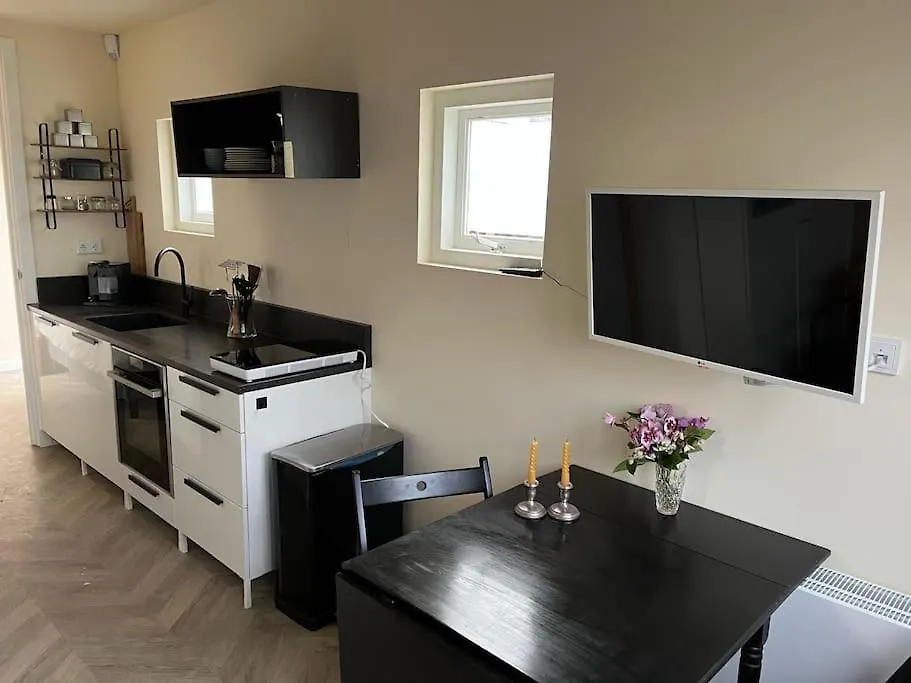 Renovated & Private Tinyhouse Den Haag Short Stay Appartment The Hague