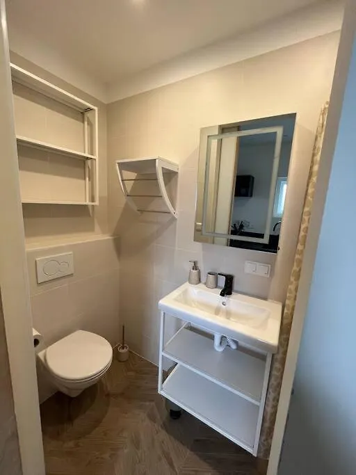 Renovated & Private Tinyhouse Den Haag Short Stay Appartment Netherlands